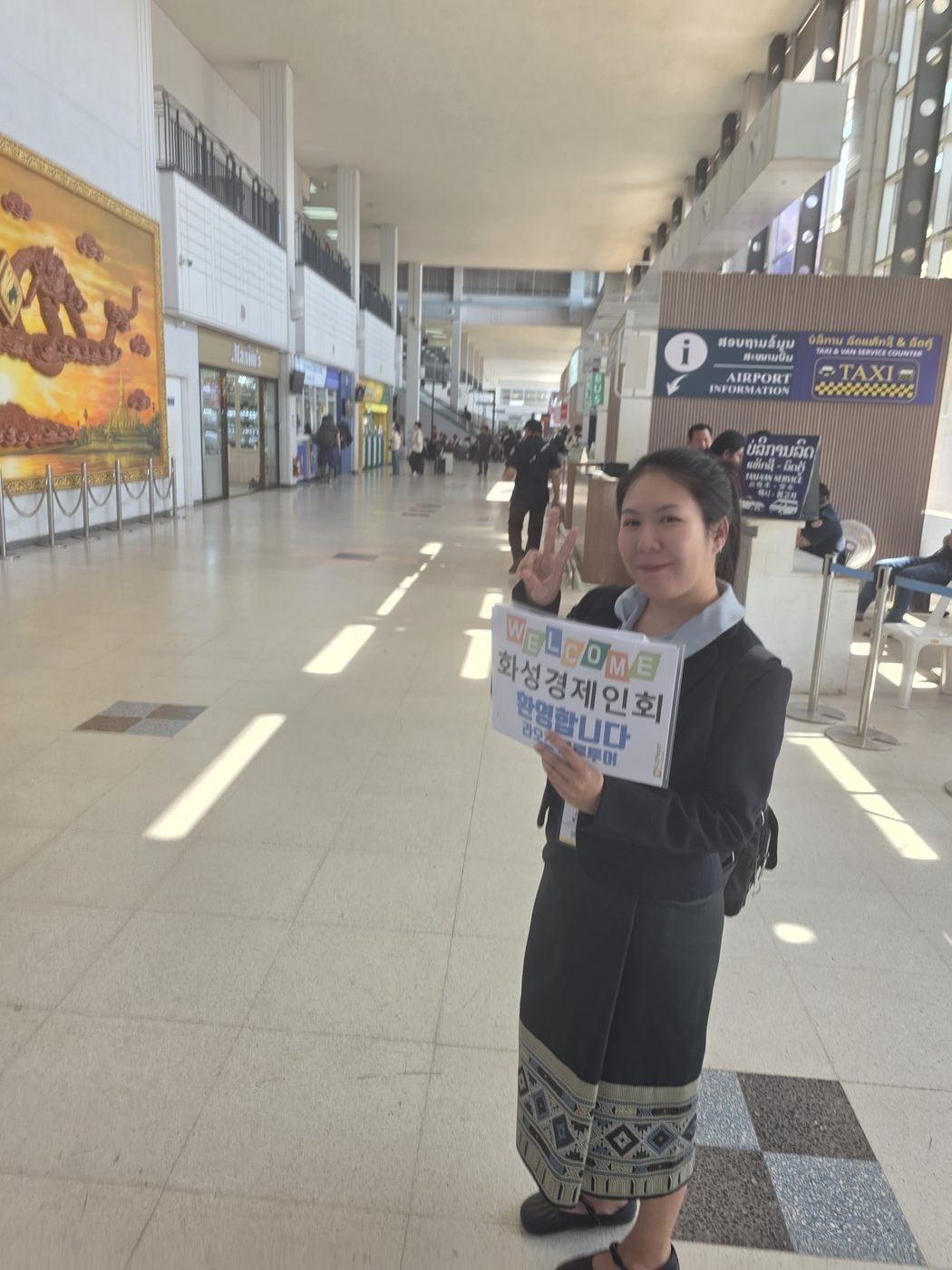 라오스 유심을 파는 비엔티안 왓따이 공항 도착층 내부