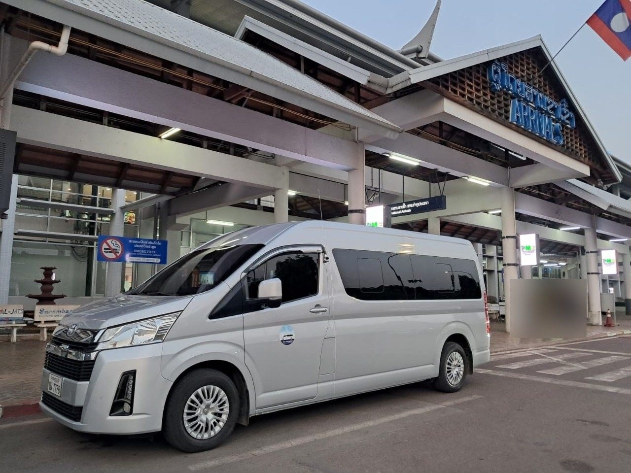 비엔티안 공항 블루투어 전용 밴 골프장 이동