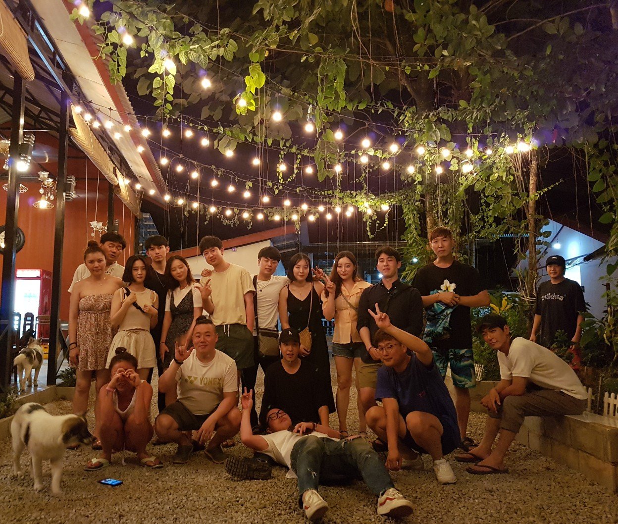 블루게스트하우스 마당 청춘파티 - 방비엥 한인 게스트하우스